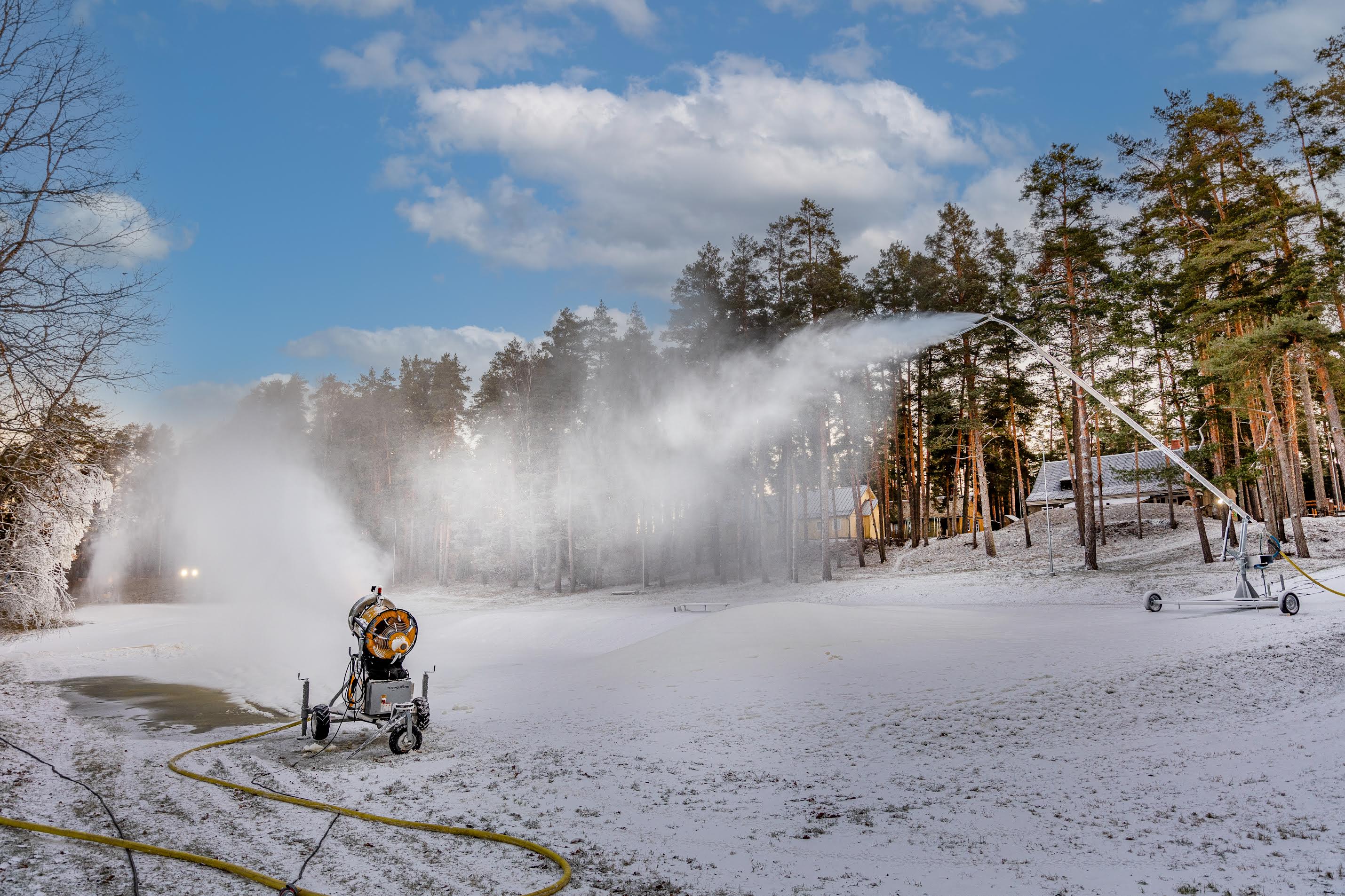 Kubija spordibaasis alustas tööd uus energiasäästlik lumekahur